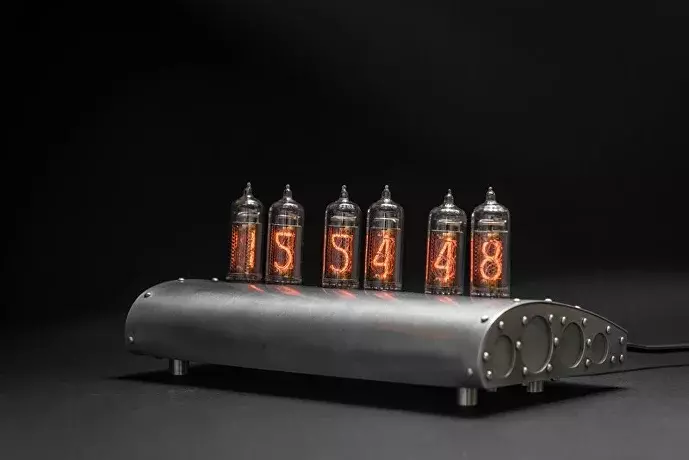 Wing: MiG-15 nixie tube clock