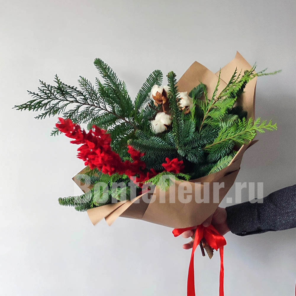 Букет из нобилиса и туи мини красный