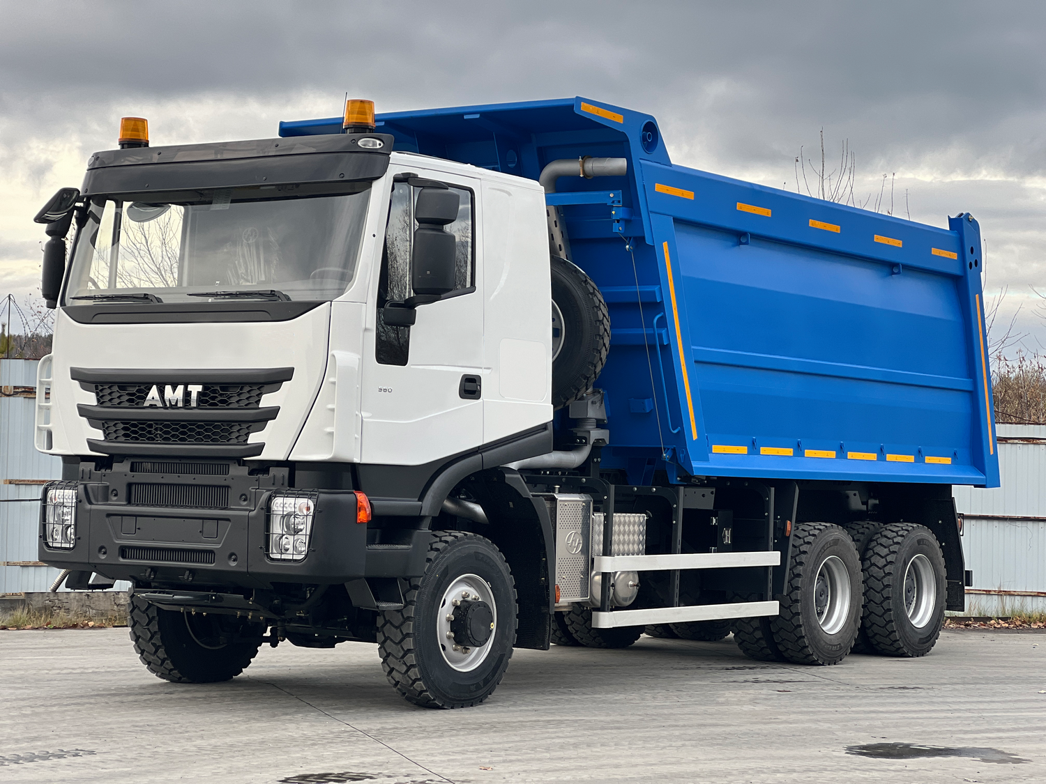 Самосвал AMT 652904 6х6