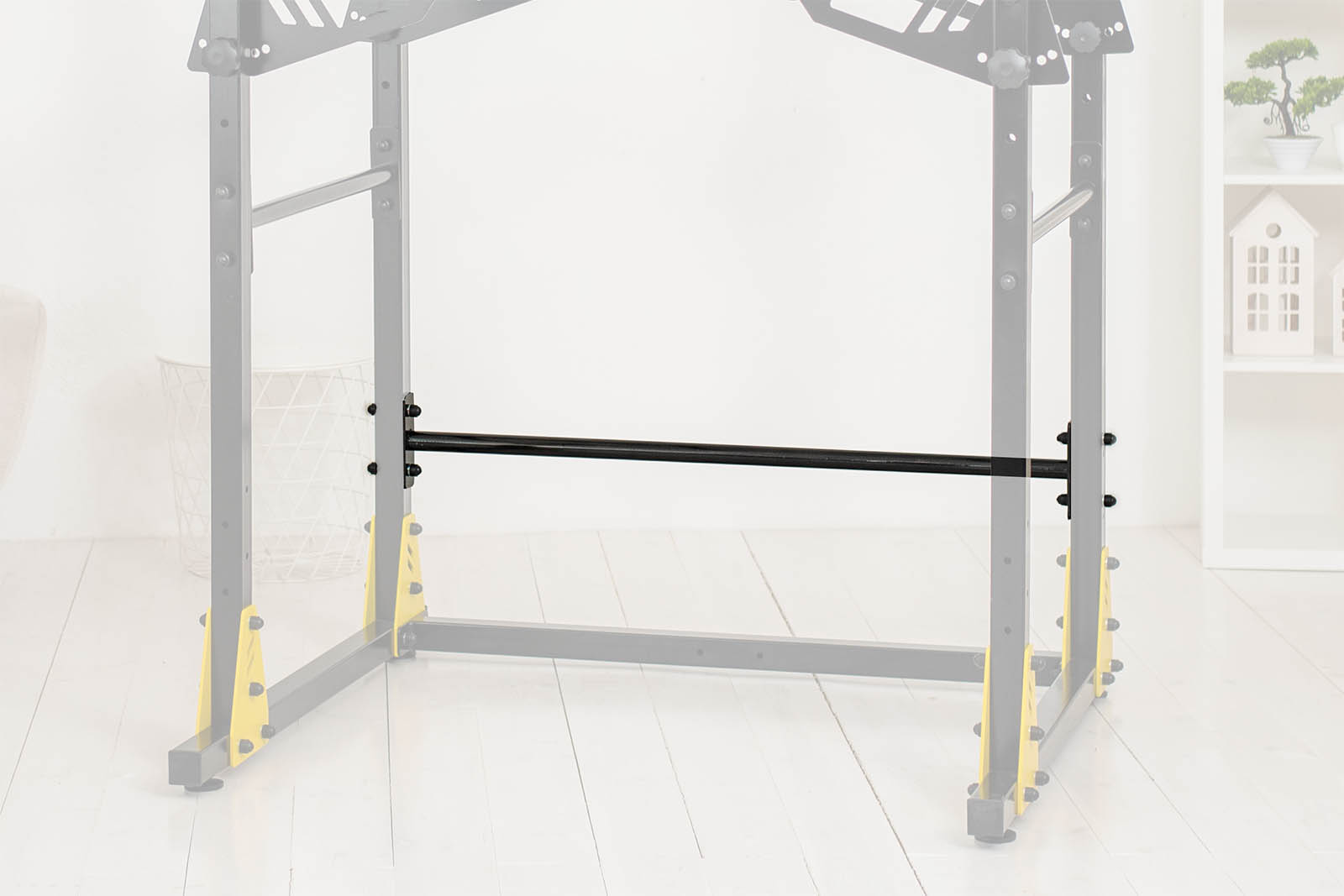 Спортивный тренажер для подтягивания. Шраги на брусьях. Турник брусья отжимания. Мужчина на брусьях. Турник брусья.