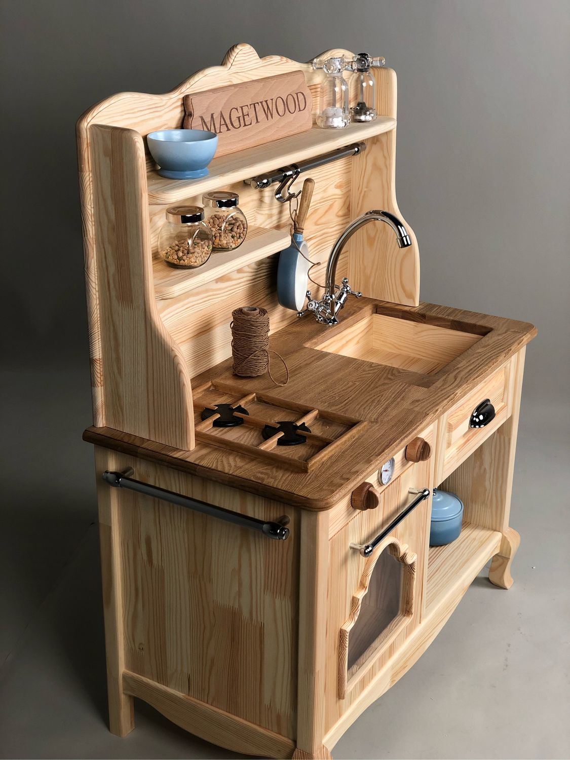 Детская кухня из дерева. Кухня детская игрушечная. Деревянный кухонный гарнитур. Уголок вкусных историй деревянная кухня. Деревянные кухня игрушка.