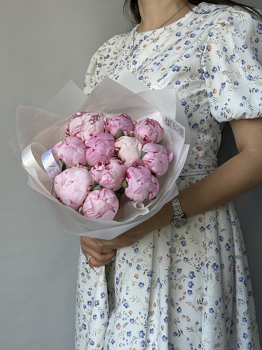 Bouquets 11 peonies "Sara Bernard" - 11 peonies - 660 AED