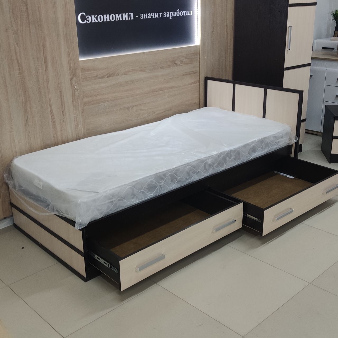 Кровать сакура с матрасом и ящиками