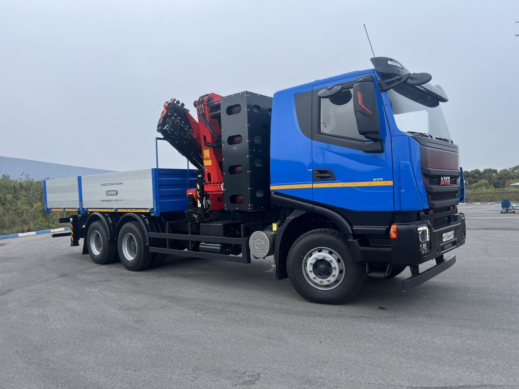 Автомобиль бортовой АМТ 638942 с КМУ на метане (CNG) 6x4