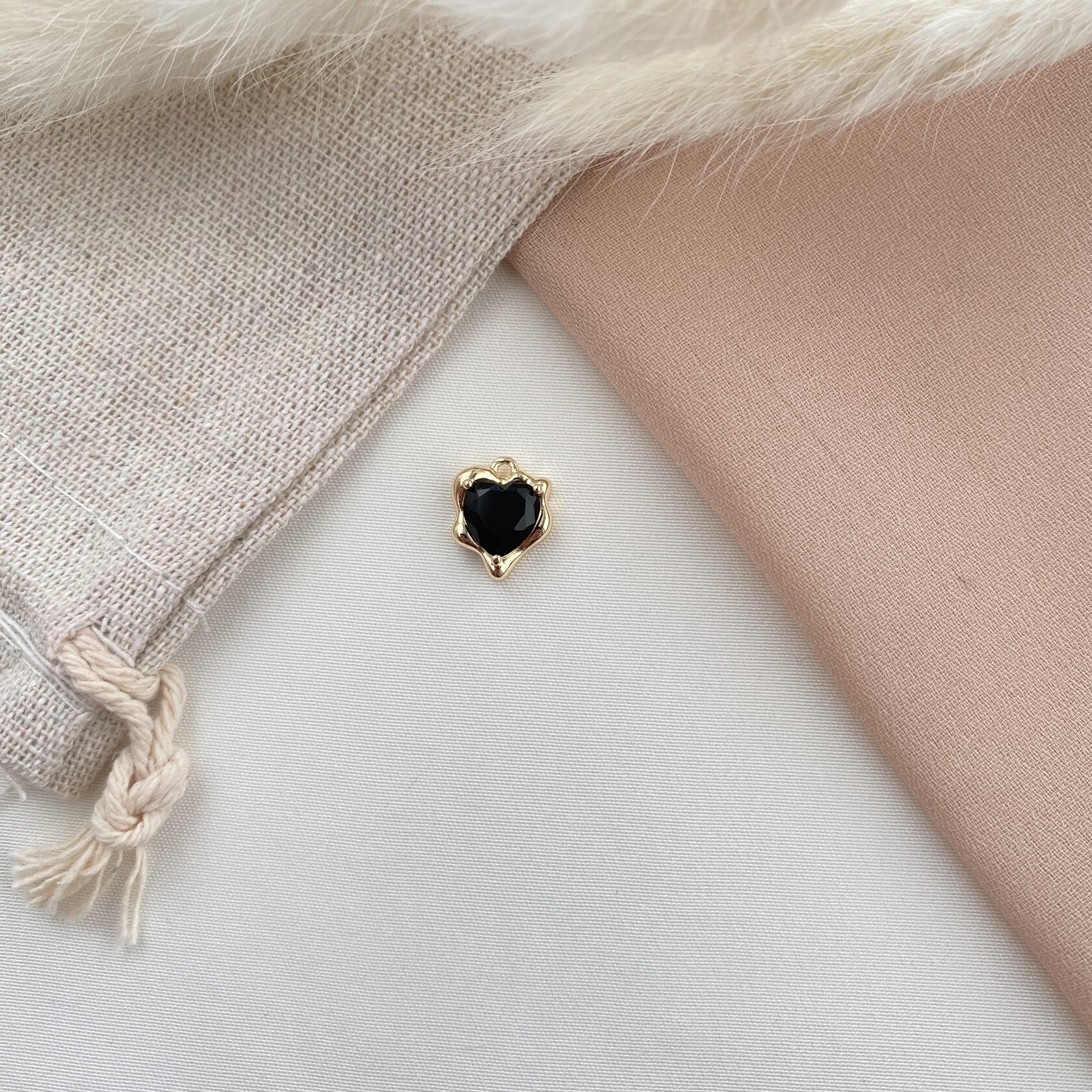 Кулон сердце с черным цирконом, 11 мм, золото