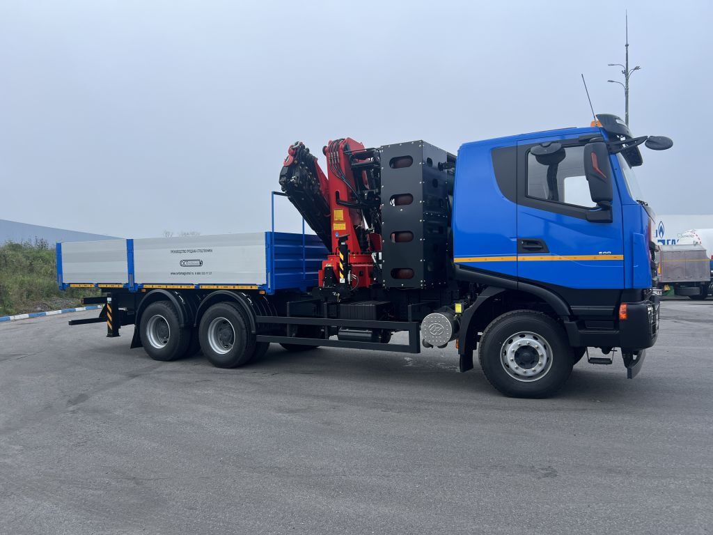 Автомобиль бортовой АМТ 638942 с КМУ на метане (CNG) 6x4