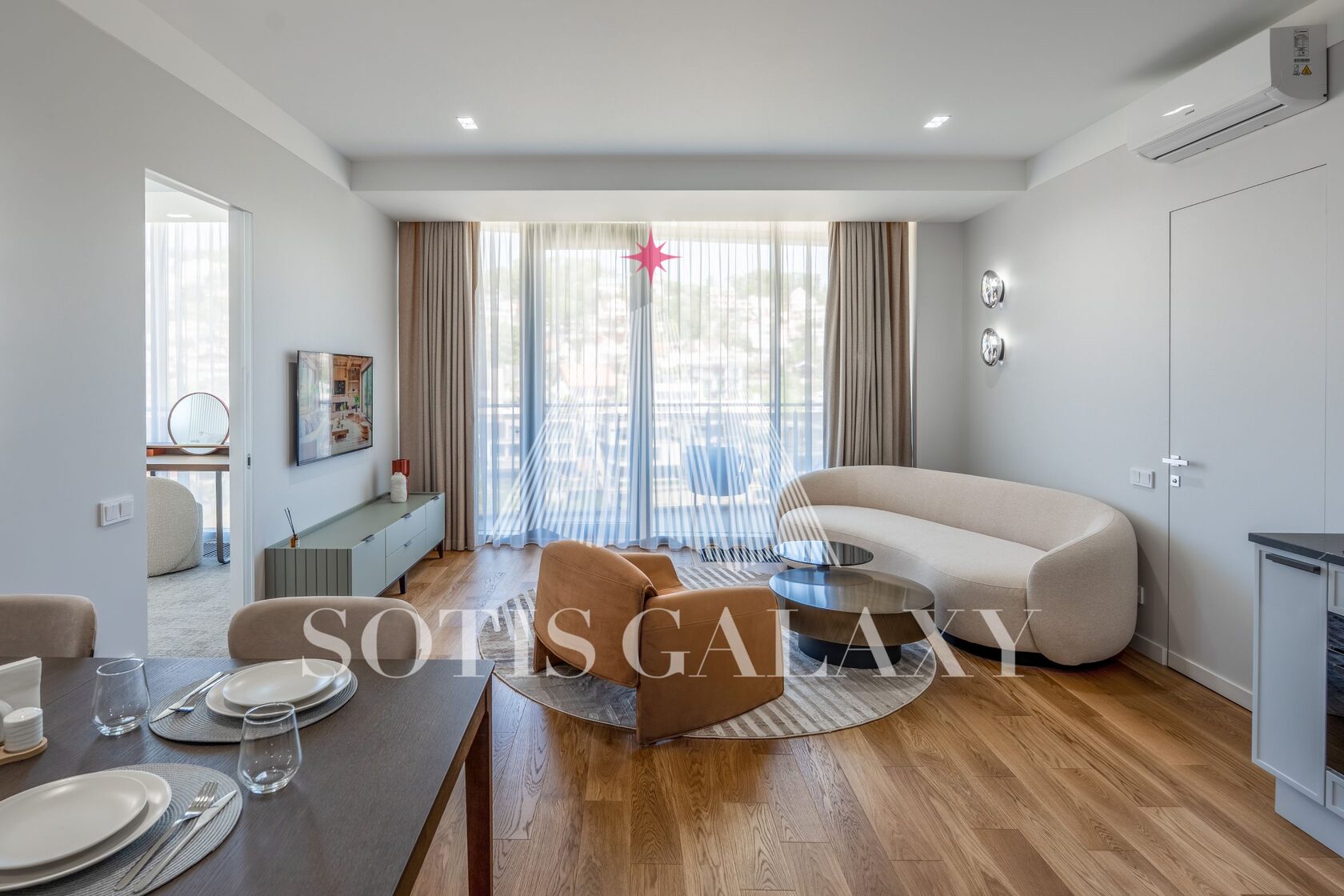 Спальня с панорамными окнами — 18 этаж, Сан-Сити