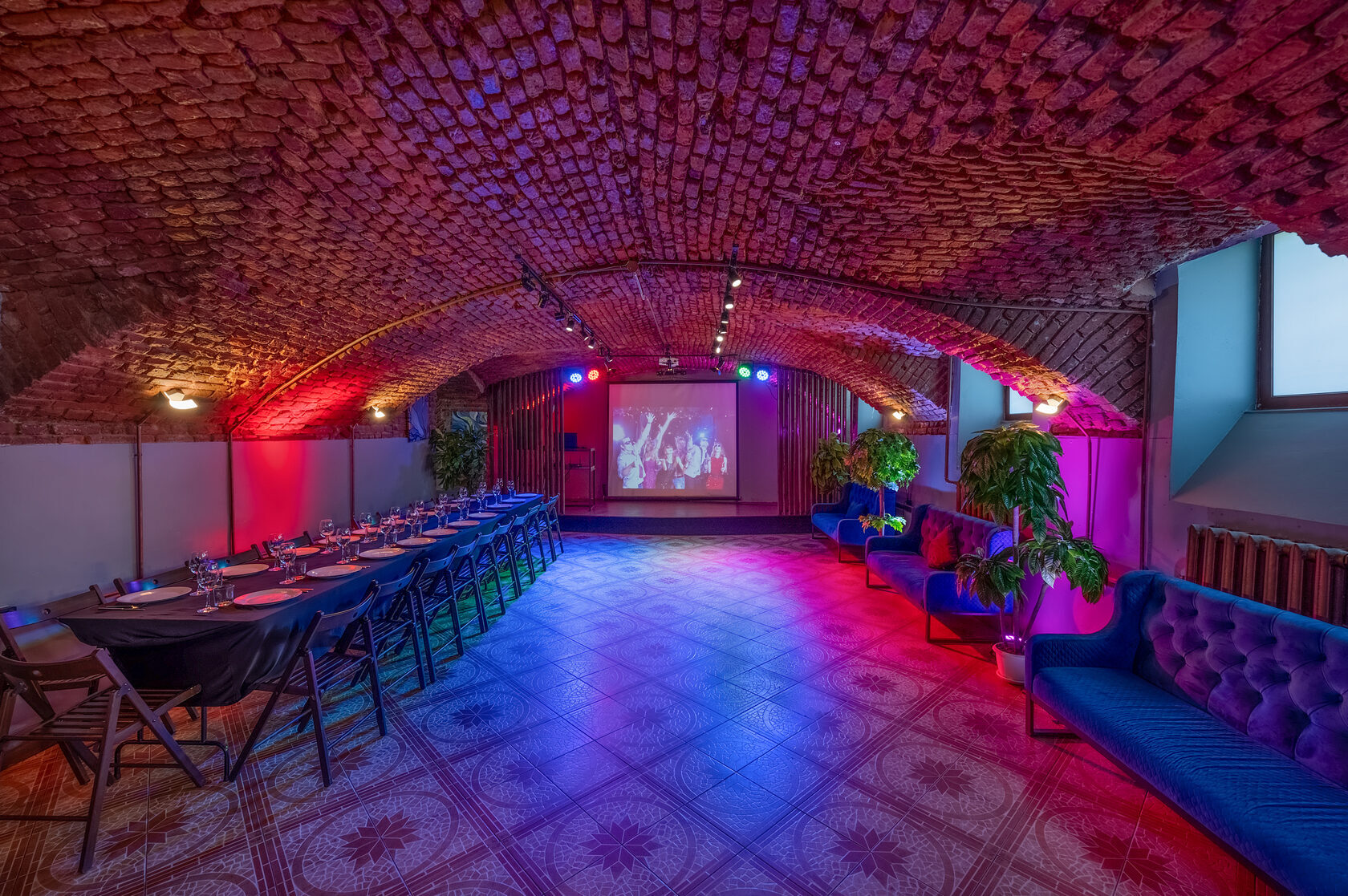 Basement, лаунж