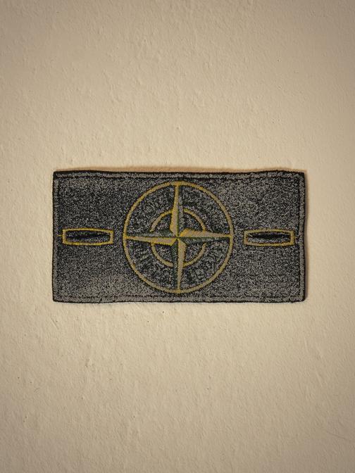 Патч Stone Island: из чего сделан и как устроен