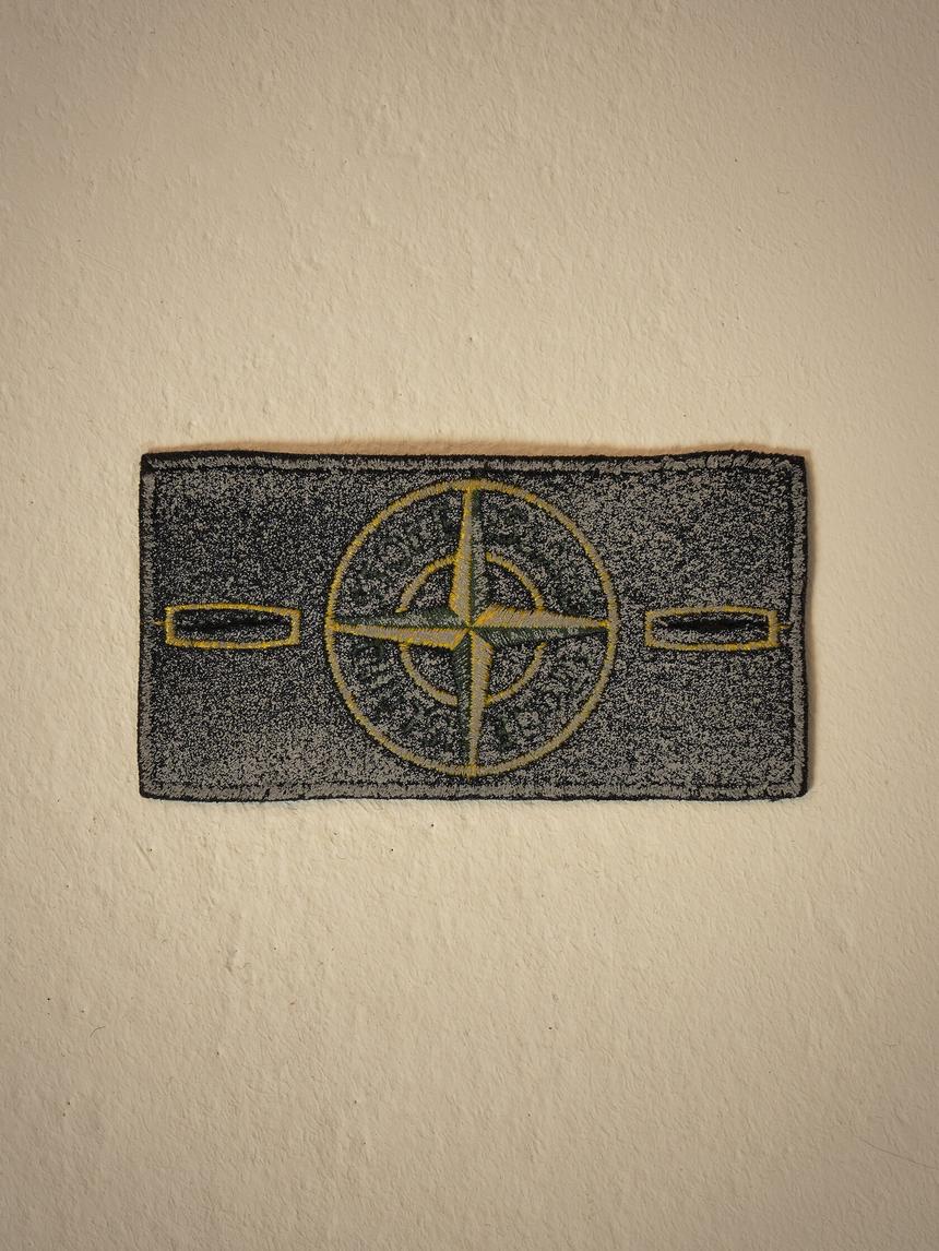 Патч Stone Island: из чего сделан и как устроен