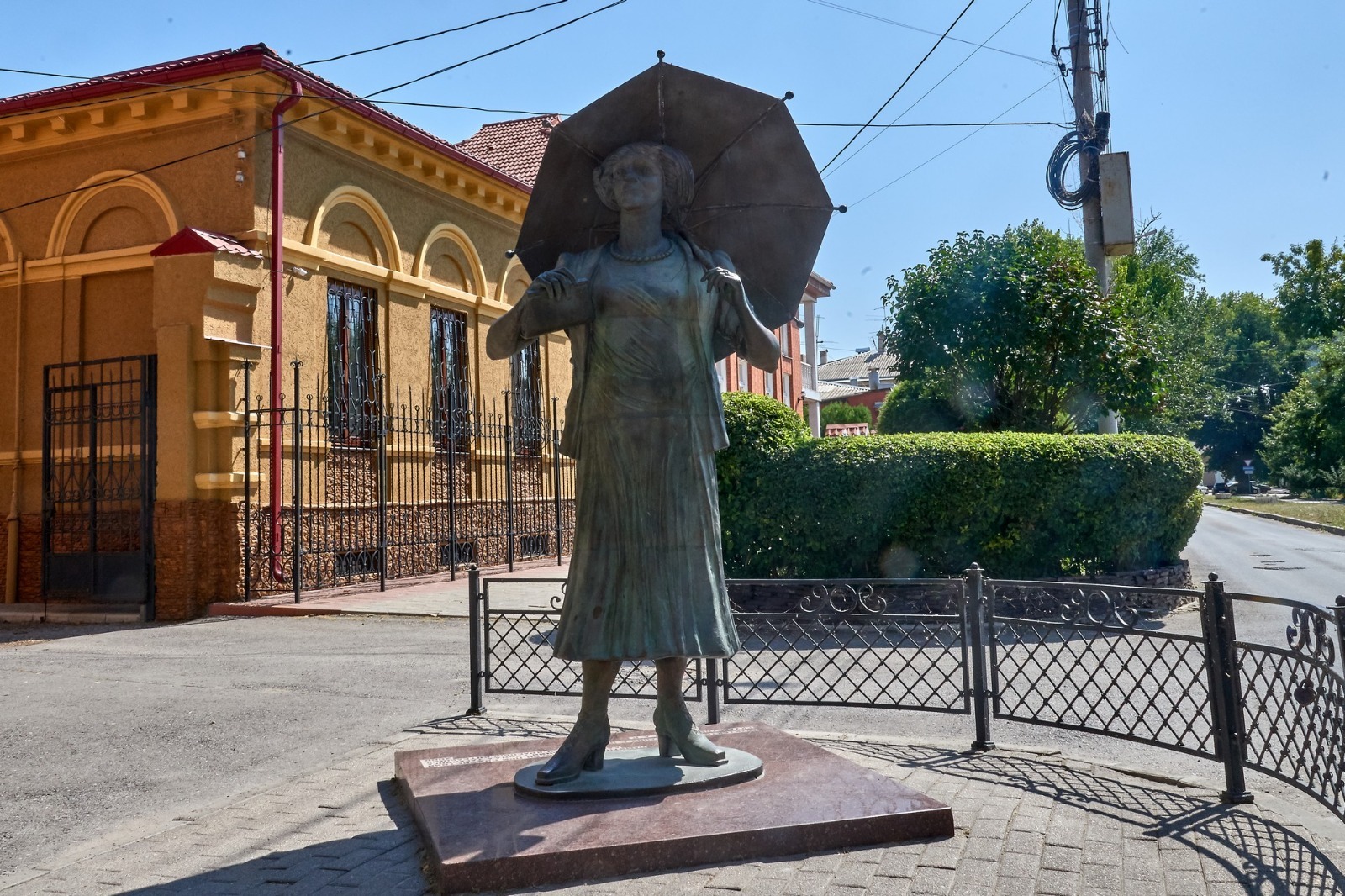 памятник раневской в санкт петербурге