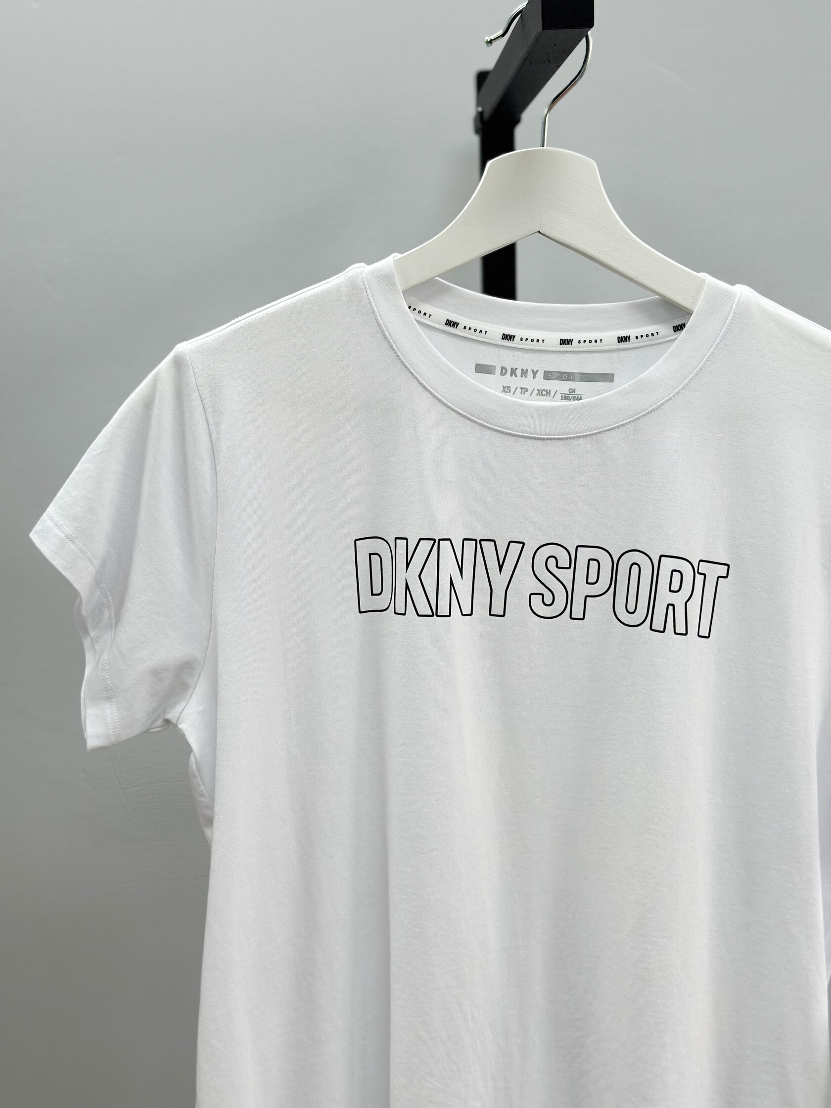 Футболка dkny