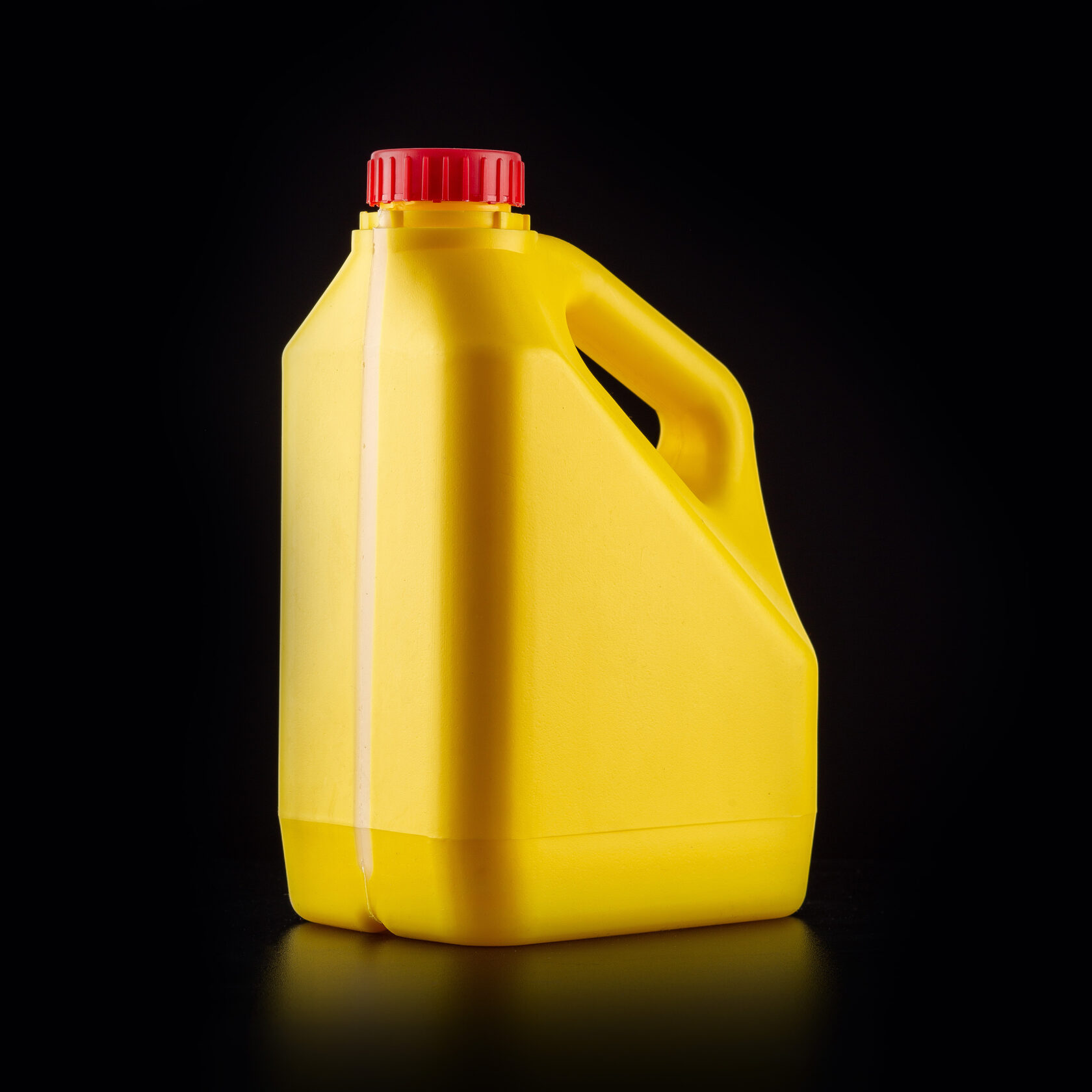 Канистра из ПНД желтая 2 литра купить оптом