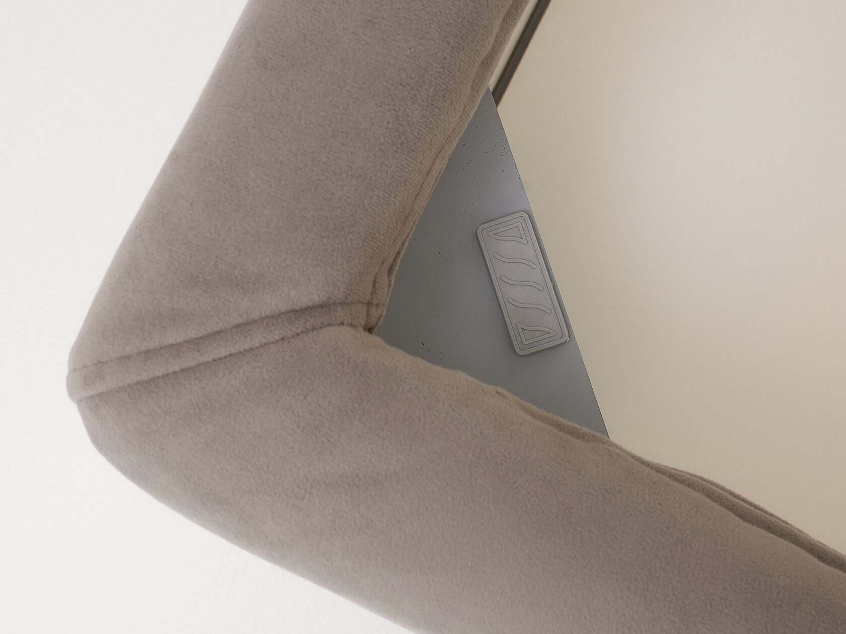 Особый профессиональный подход к углам кровати