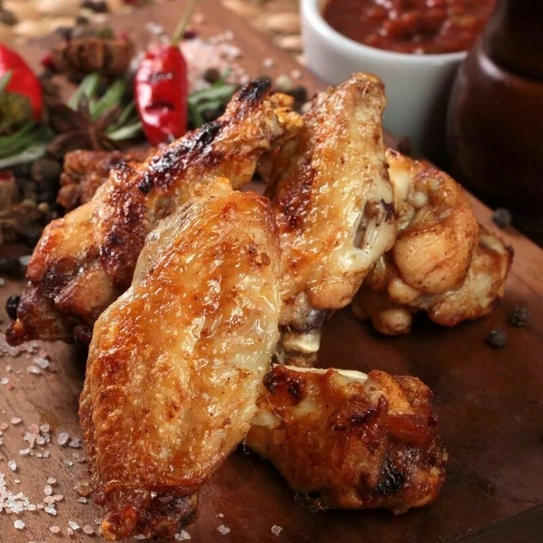 Шашлык из куриных крылышек. Хрустящие крылышки. Шашлык из куриных крылышек. Курица крылышки шашлык. Куриные крылышки на мангале.