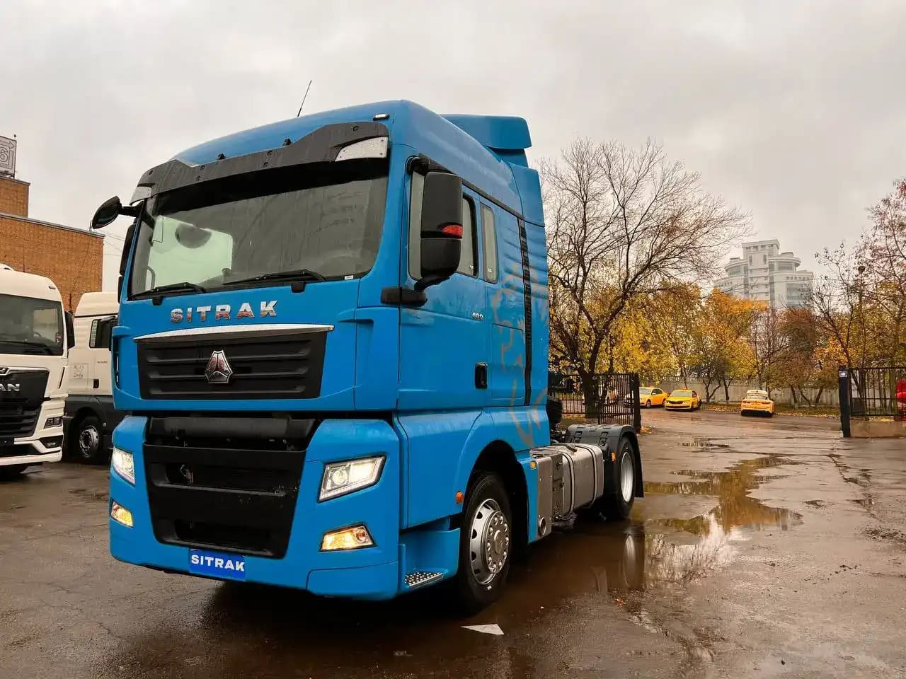 Sitrak c7h zz4186v361he. Тягач sitrak c7h 4х2. Sitrak c7h тягач. Sitrak c7h седельный тягач. Sitrak c7h тягач.