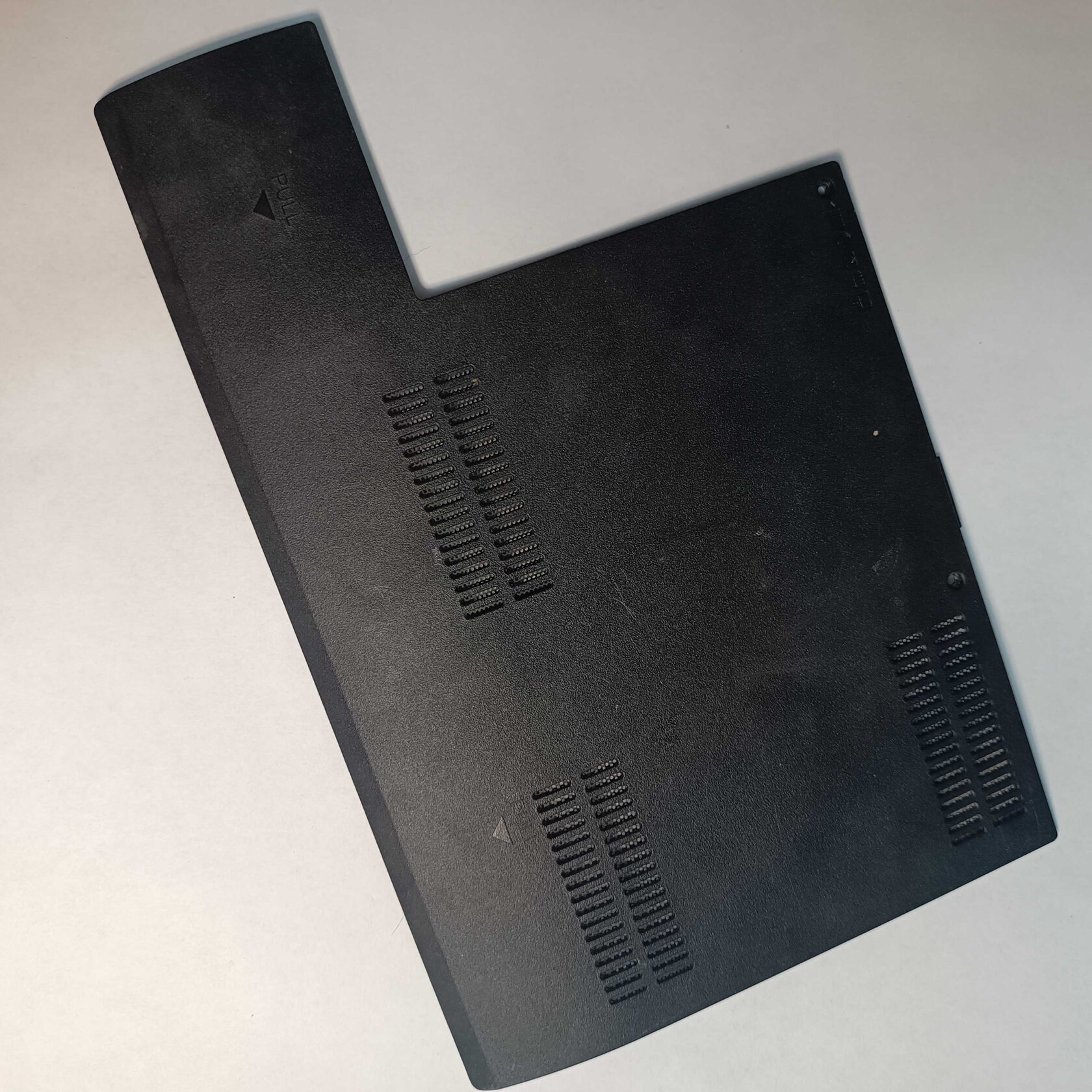 Крышка нижняя отсека RAM, HDD, CPU 60.4TE05.002 Lenovo V580c B590