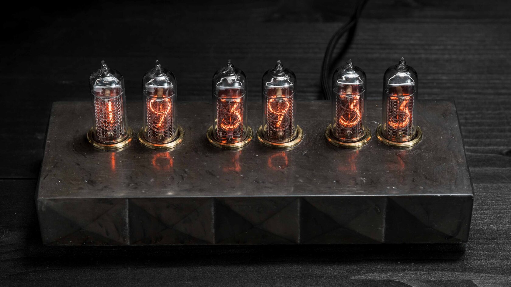 Saturn-C: Black nixie clock, view 3