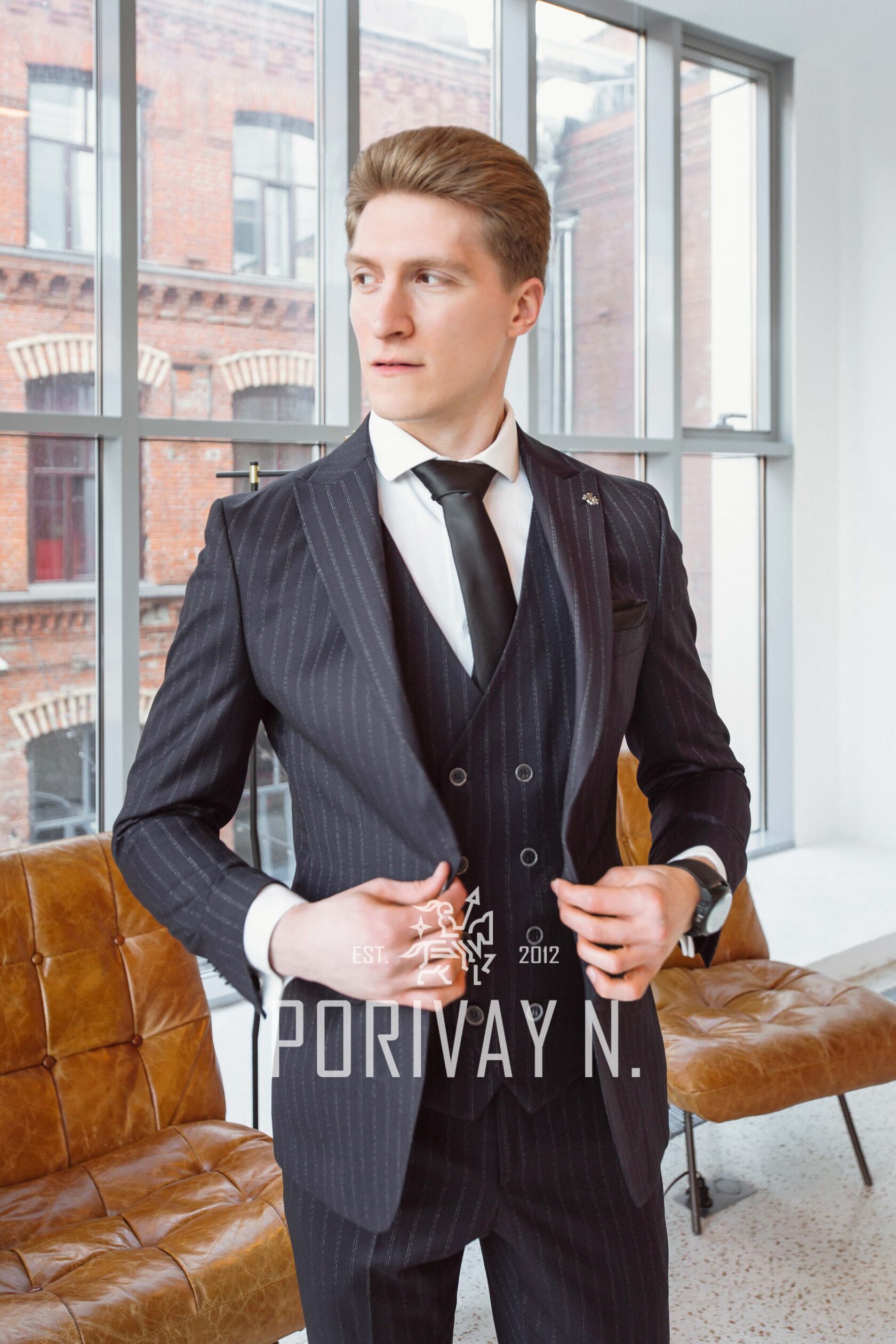 Костюм тройка в полоску COVENTRY на прокат