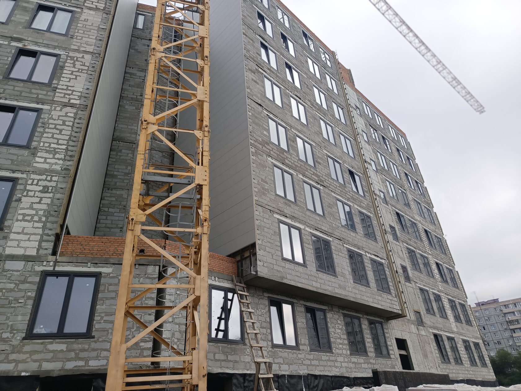 Здание Арбитражного суда. Июль - Август 2024г. — фото 1
