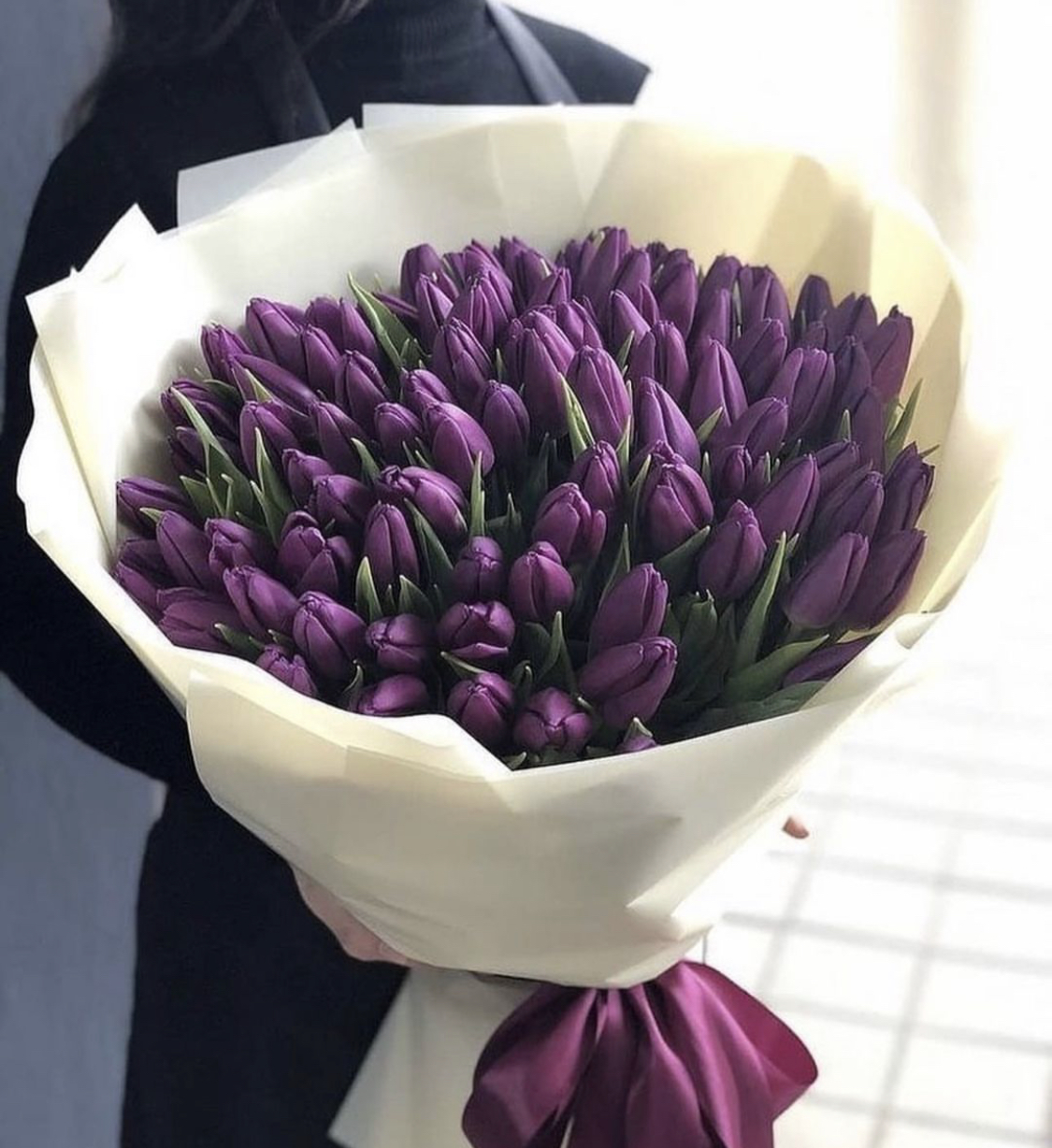 Фиолетовые тюльпаны купить. Тюльпан фиолетовый. Цветы тюльпаны фиолетовые. 101 Фиолетовый тюльпан. Фиалковые тюльпаны.