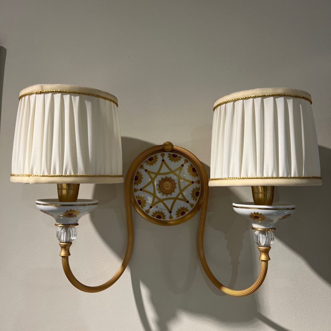 Завод бра. Бра настенные ссср. Серия светильников calabria. Настенный светильник лев. Ажурные бра.