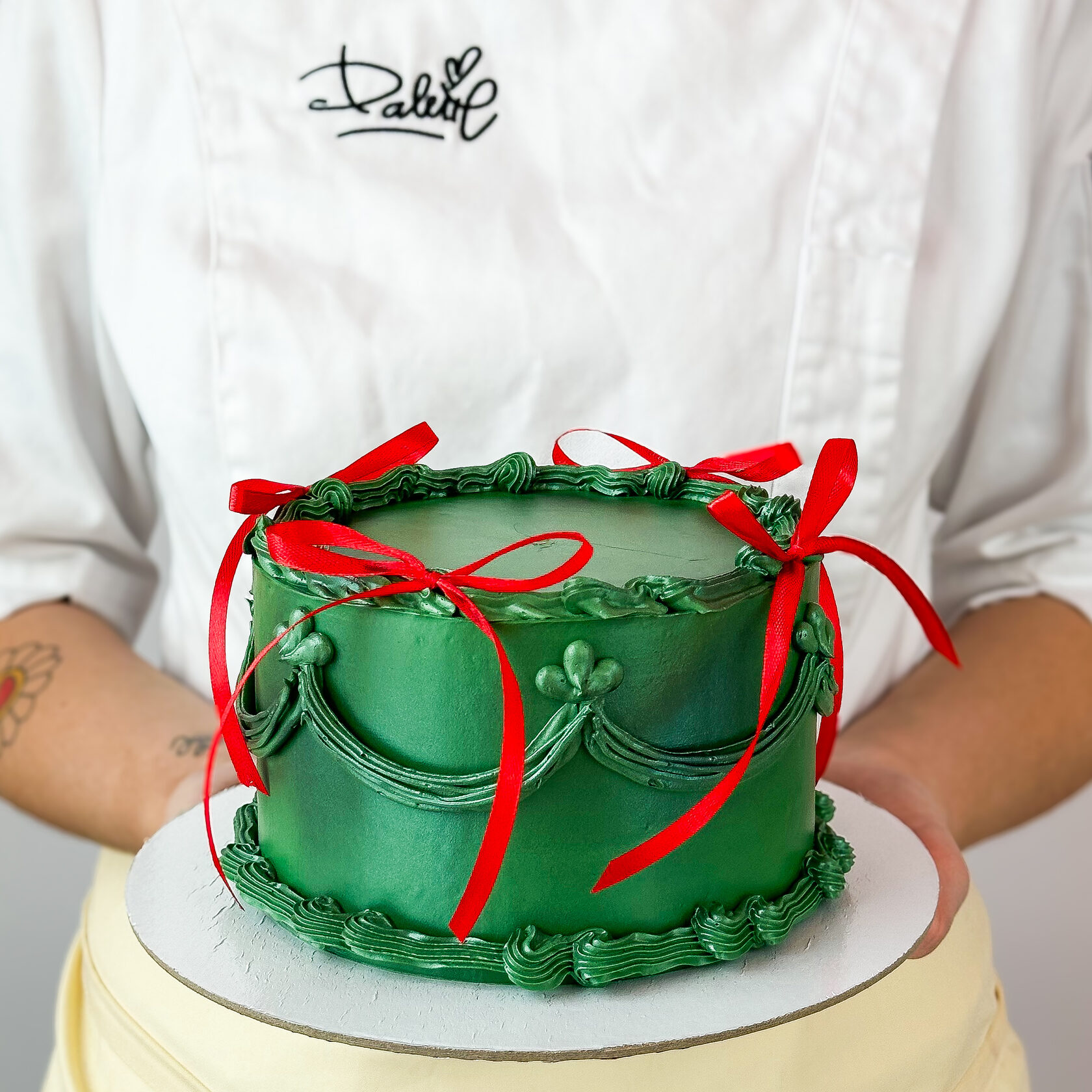 Торт «Красный бант» на заказ в Москве с доставкой от кондитерской ...