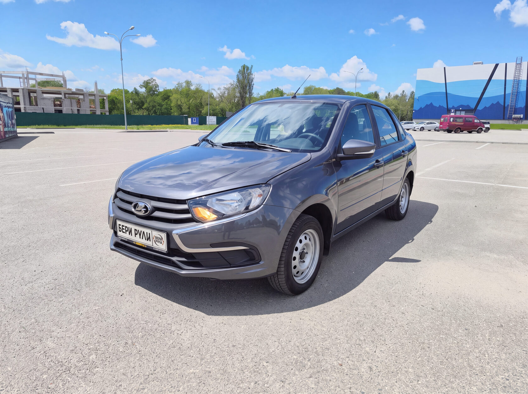 LADA Granta в цвете тёмно-серый Борнео