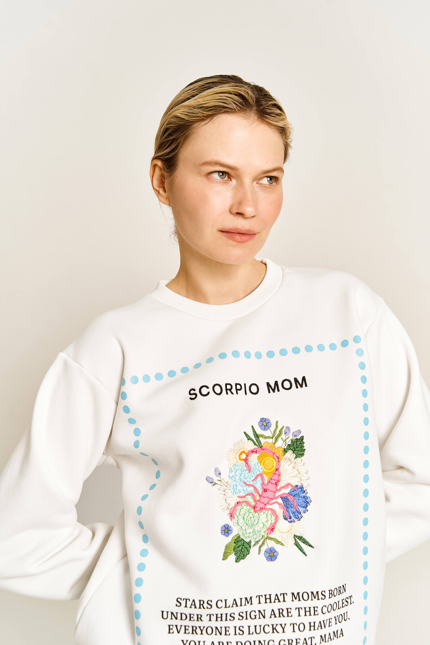 Футболка momset. Momset Auens логотип.