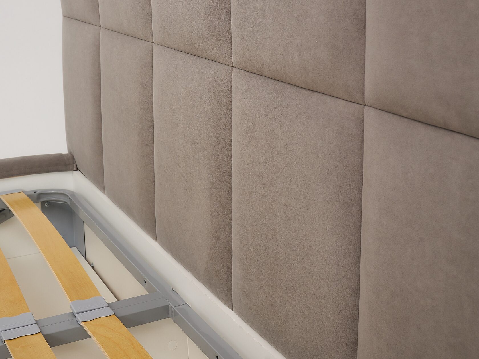 Объёмный геометрический рисунок изголовья