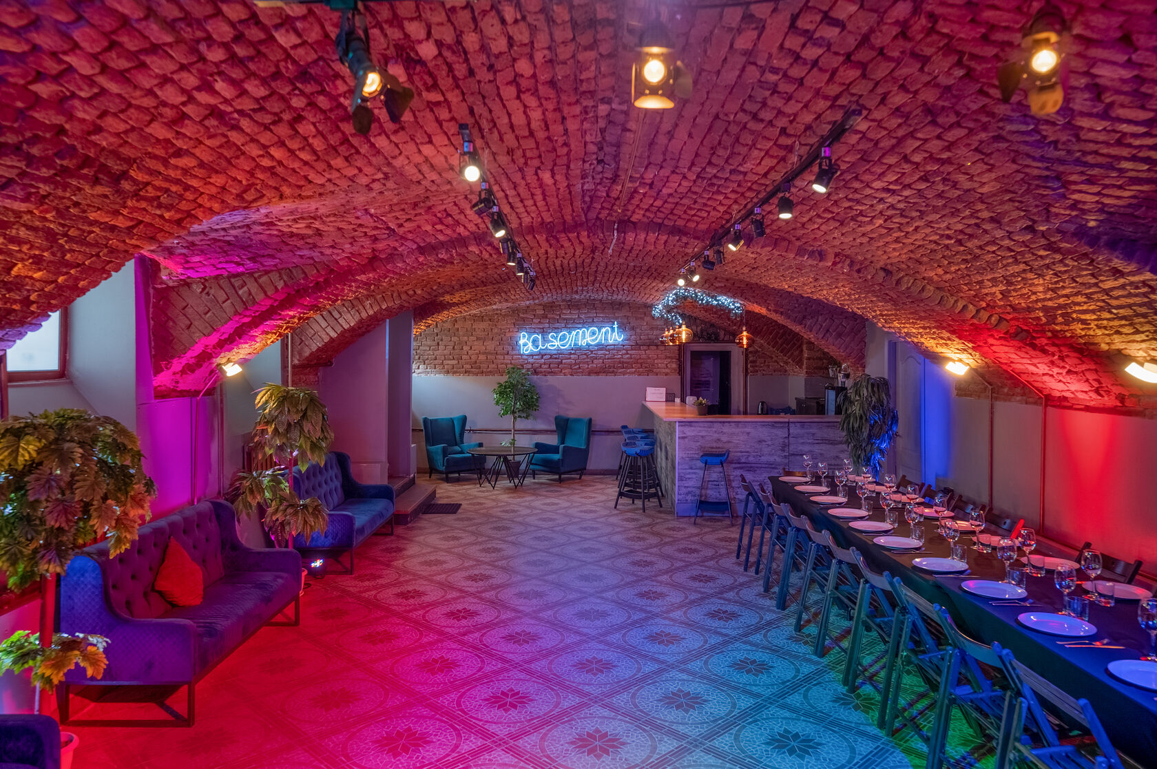 Basement, вечером