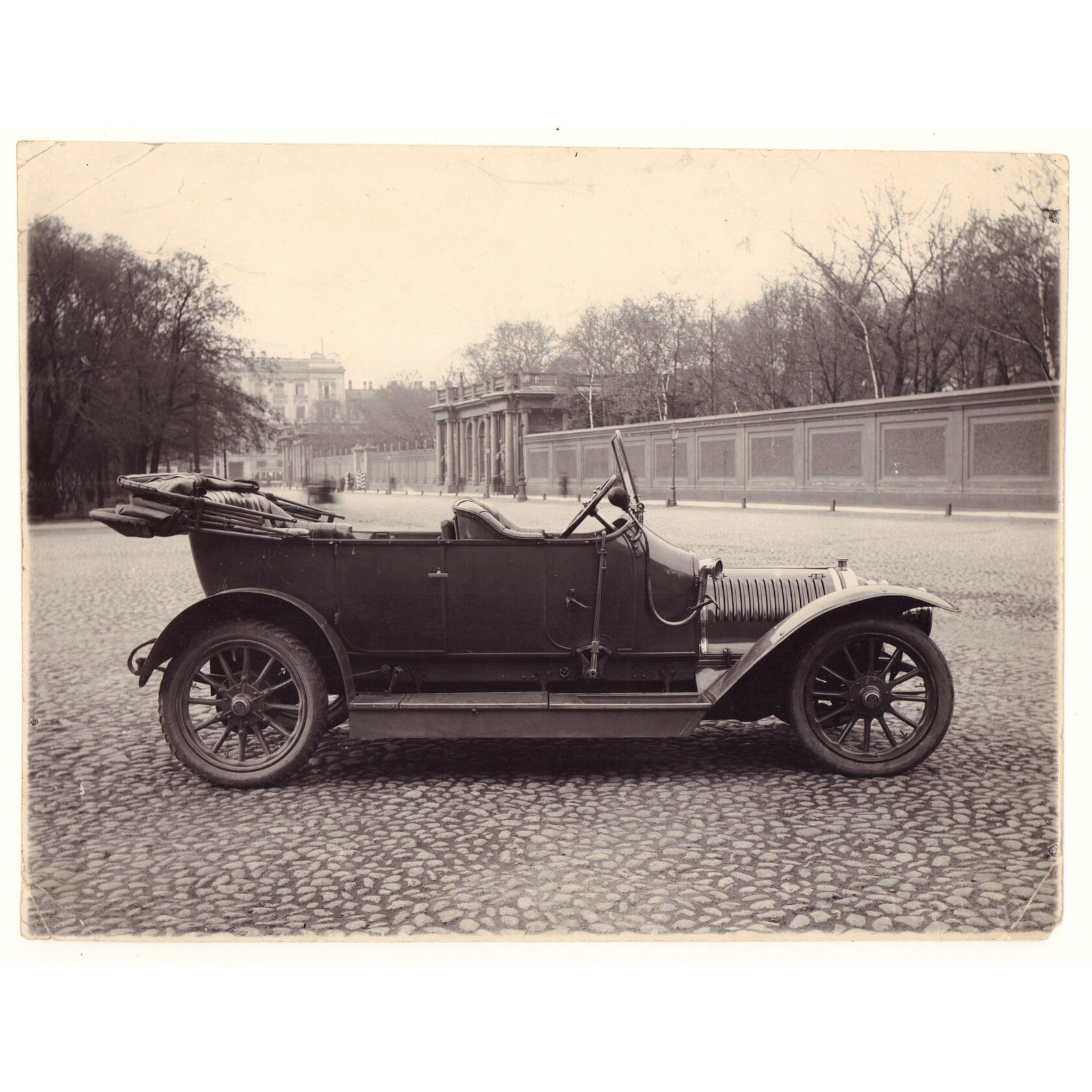 Первый автомобиль в москве. Руссо-Балт 1909. Автомобиль Руссо Балт Николая 2. Руссо-Балт 1910. Руссобалт Николая 2.
