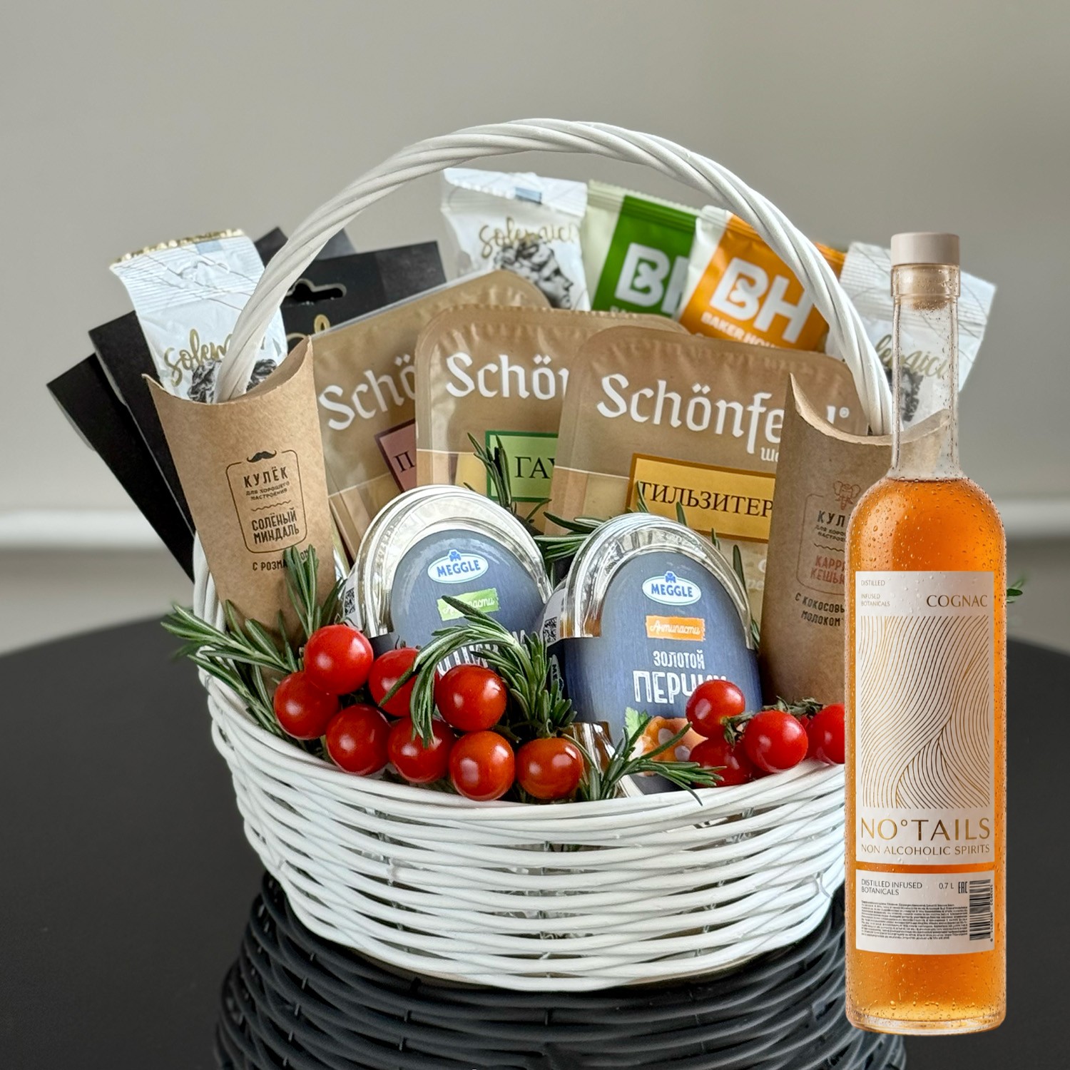 Подарочная корзина с безалкогольным напитком 0% "Магнат" со вкусом коньяка