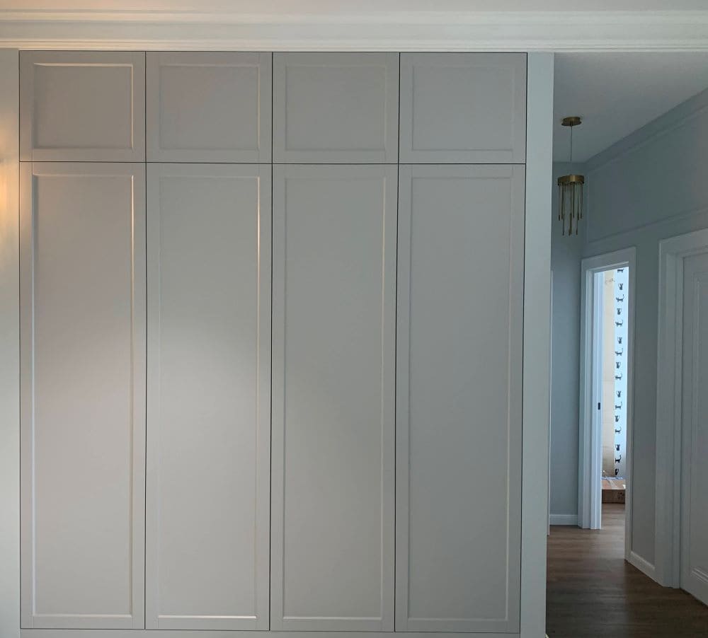 Встраиваемые шкафы-купе в прихожую на заказ | СтроимШкаф