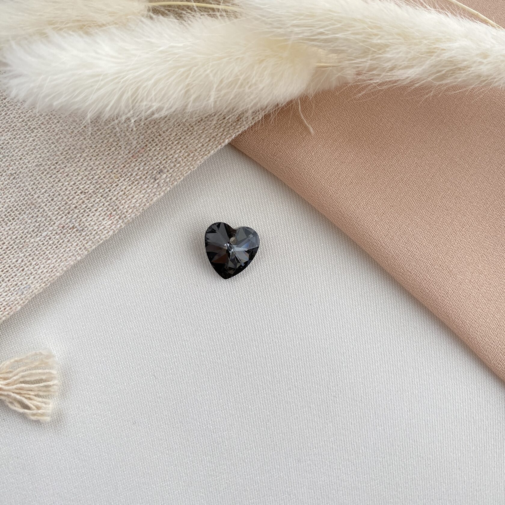 Кристалл сердце SW Xillion серый, 12 мм, бусина