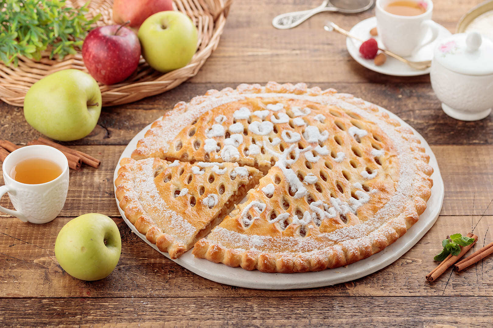Сайт тверь пирог. Яблочный пирог 3 яблока. Тверь пироги. Три пирога. Три пирога Тверь.
