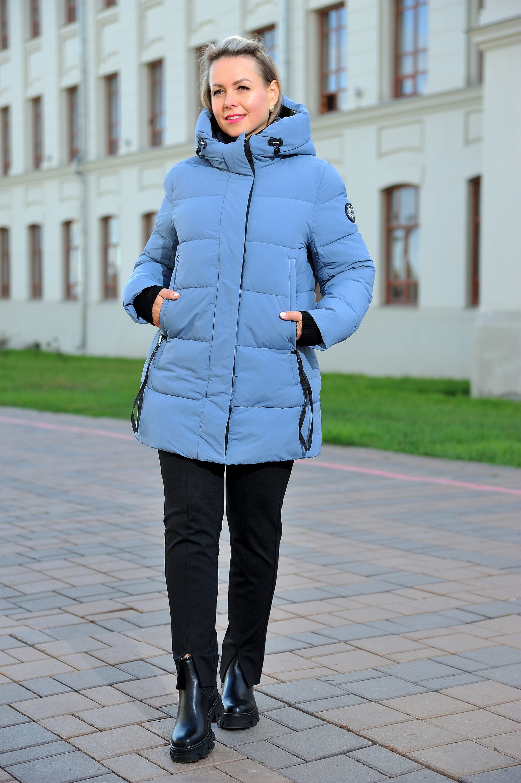 Стильная зимняя куртка в синем цвете для активных девушек - San Cron