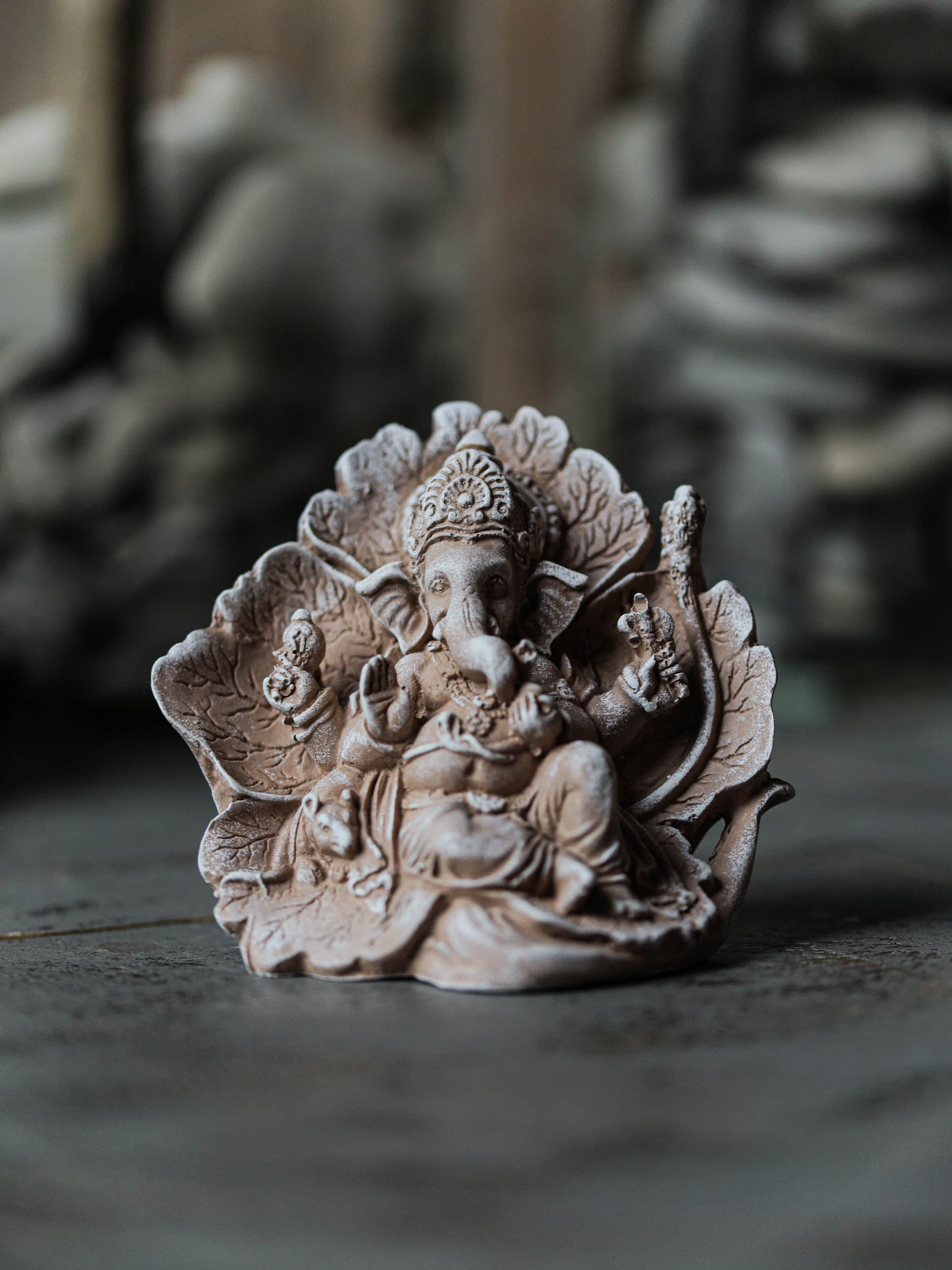 Фигура Ганеша в листе - OMSTUFF