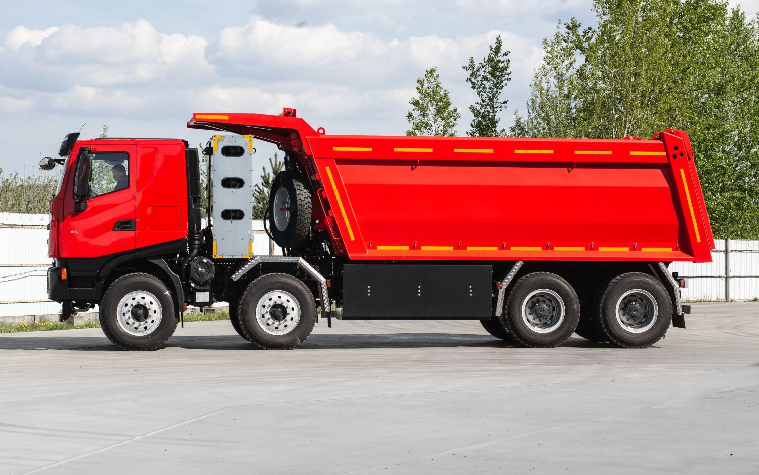 Самосвал АМТ 758901 8х4 на метане CNG