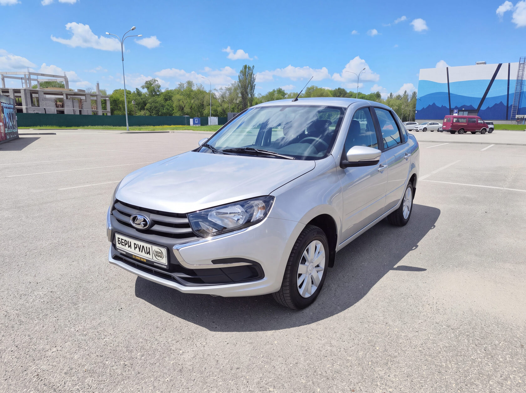 LADA Granta в цвете серебристый Платина
