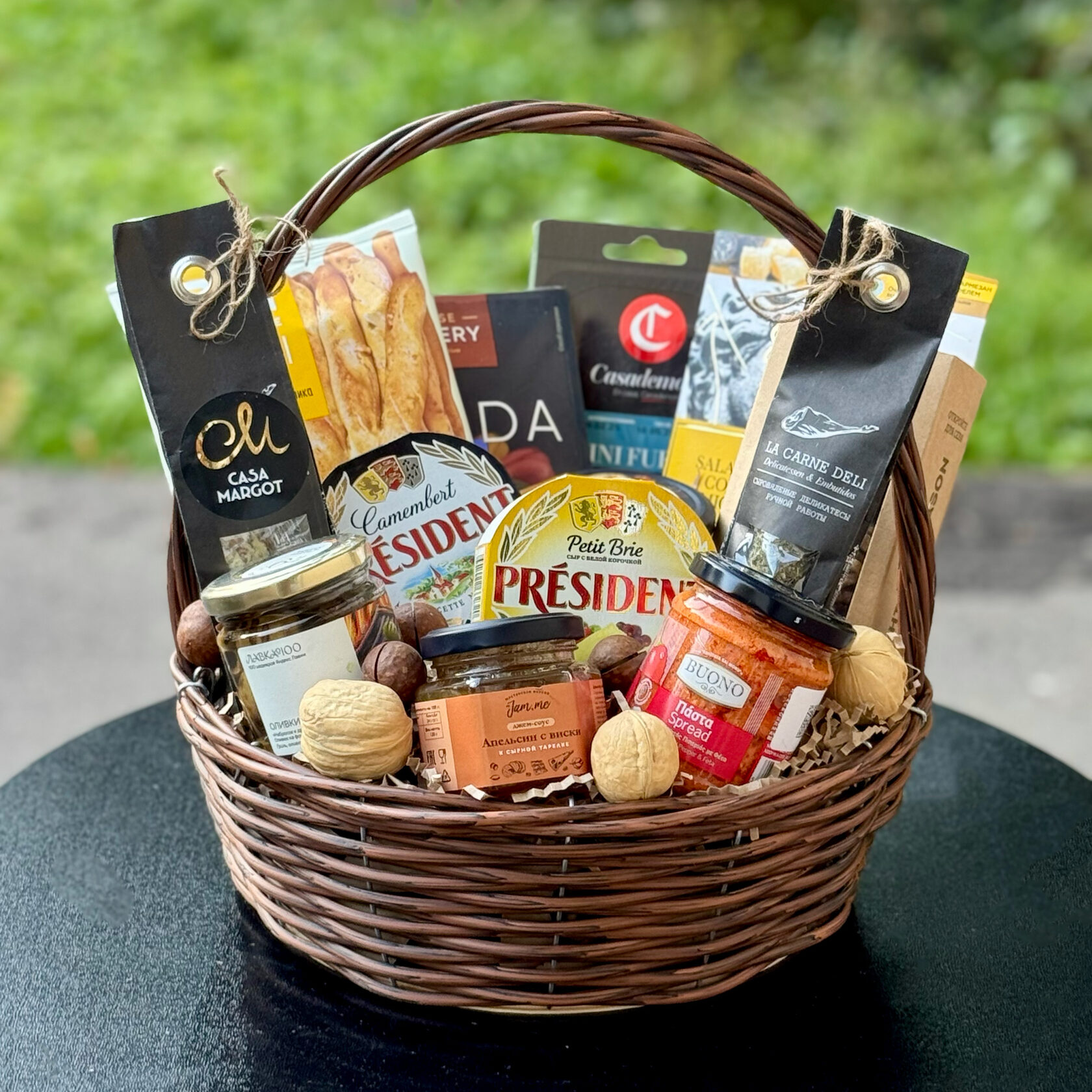 Подарочная корзина с безалкогольным напитком 0% "Ароматная сага" со вкусом коньяка