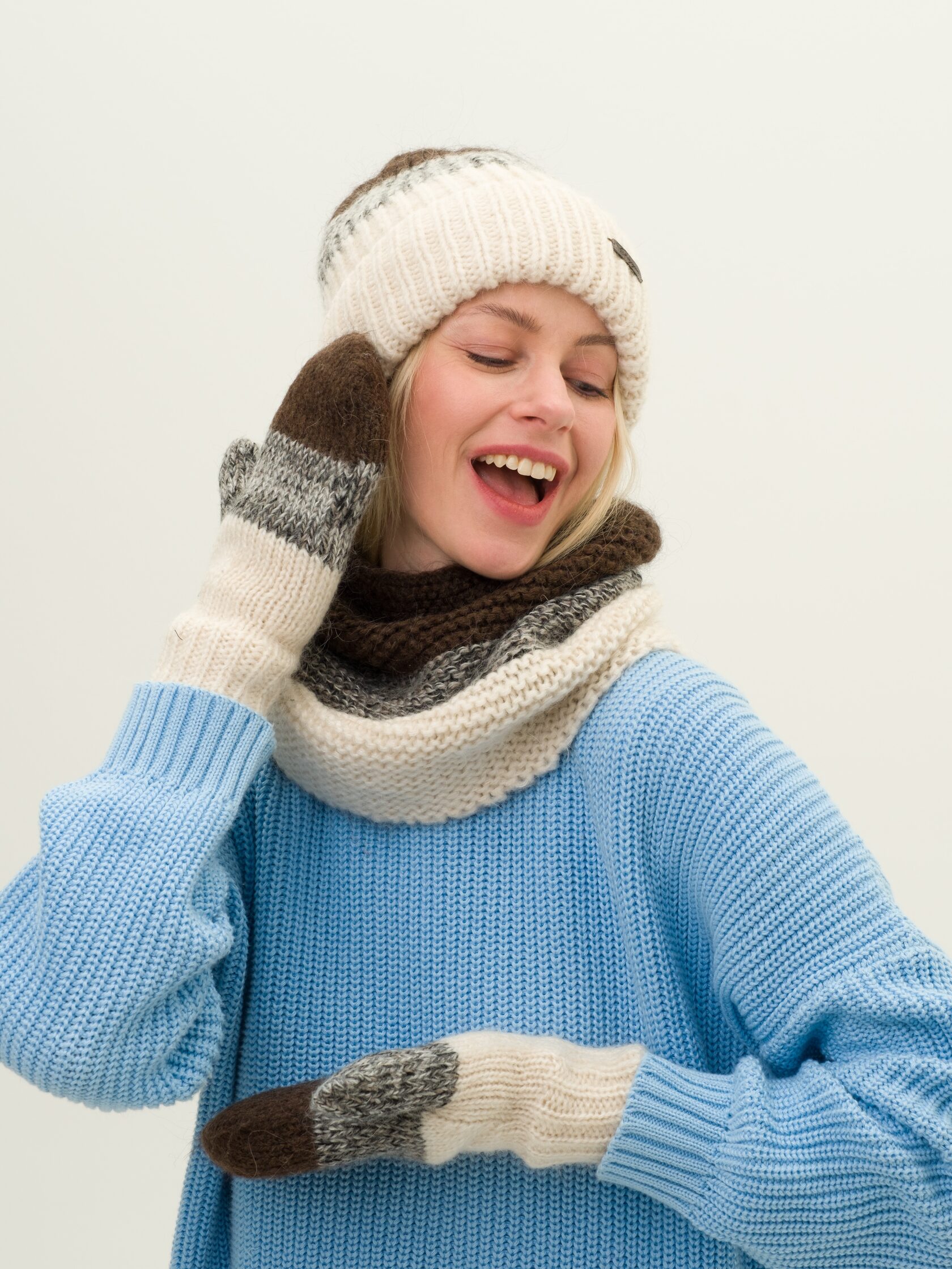 Комплект тройка с шапкой, бафом и варежками