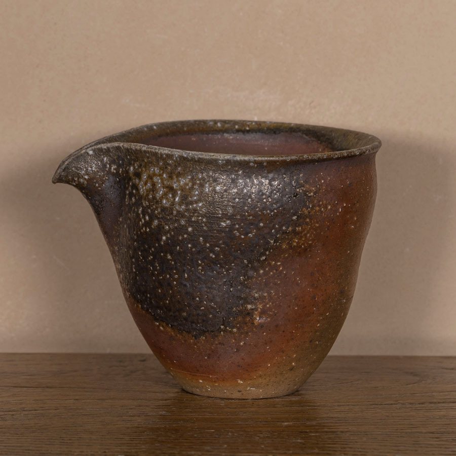 Гундаобэй сливник Дэхуа дровяного обжига с пепельной глазурью Гундаобэй сливник Дэхуа дровяного обжига с пепельной глазурью