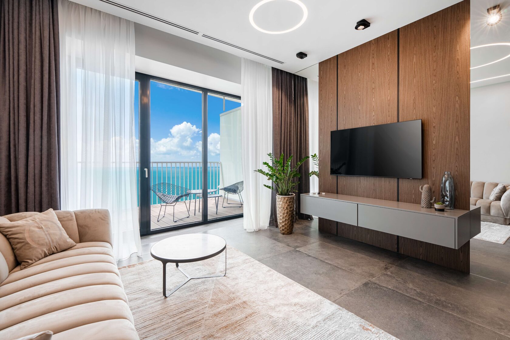 2-комнатная 100 м² Актёр Гэлакси 10 этаж вид море и город