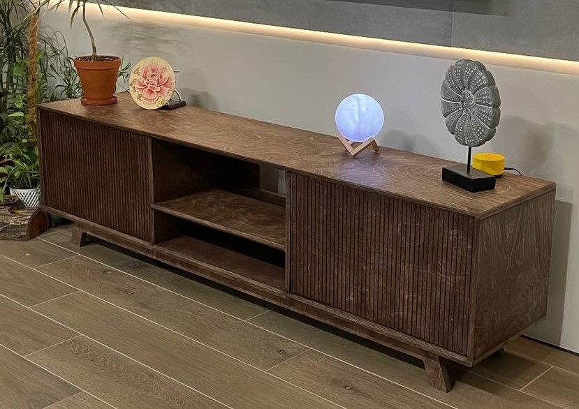 Тумба из фанеры для гостиной — стильное и практичное решение