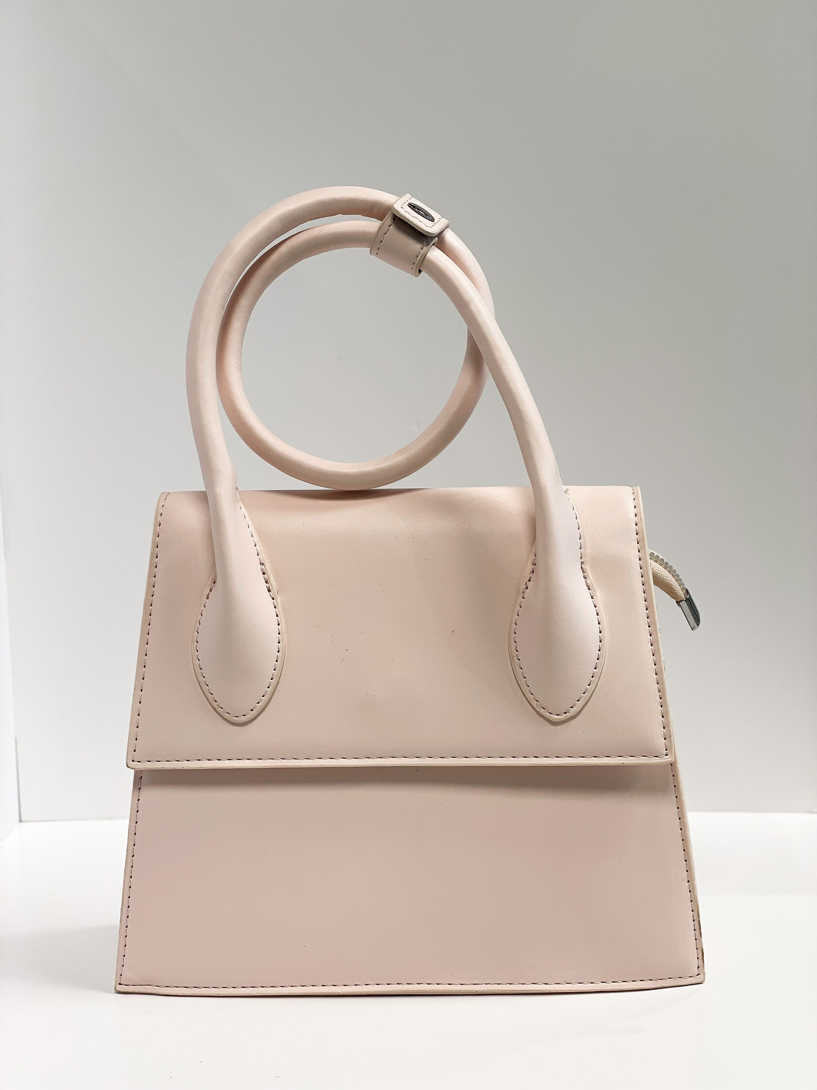 сумка персикового цвета маленькая. сумка jane's story бежевая. персиковая сумка. сумка на магните женская. Lancaster s0287.