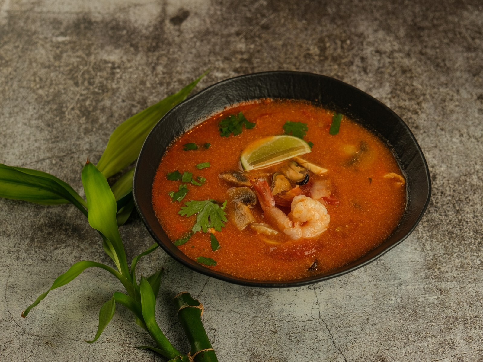 Рифленые том ям по тайски. Паста Tom Yum. Tom Yum, Иркутск. Паста с соусом том ям. Том ям в Тайланде.