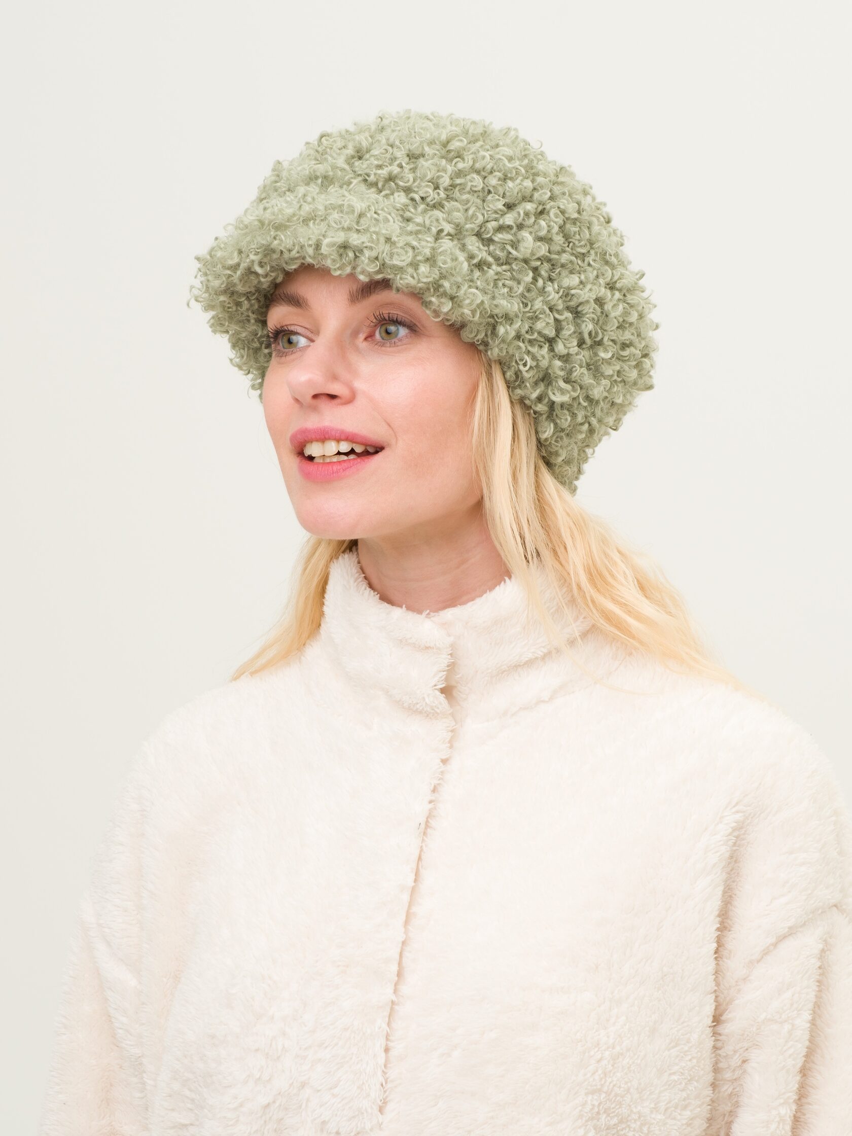 Кепка жокейка из калгана за 2499 рублей с доставкой по России