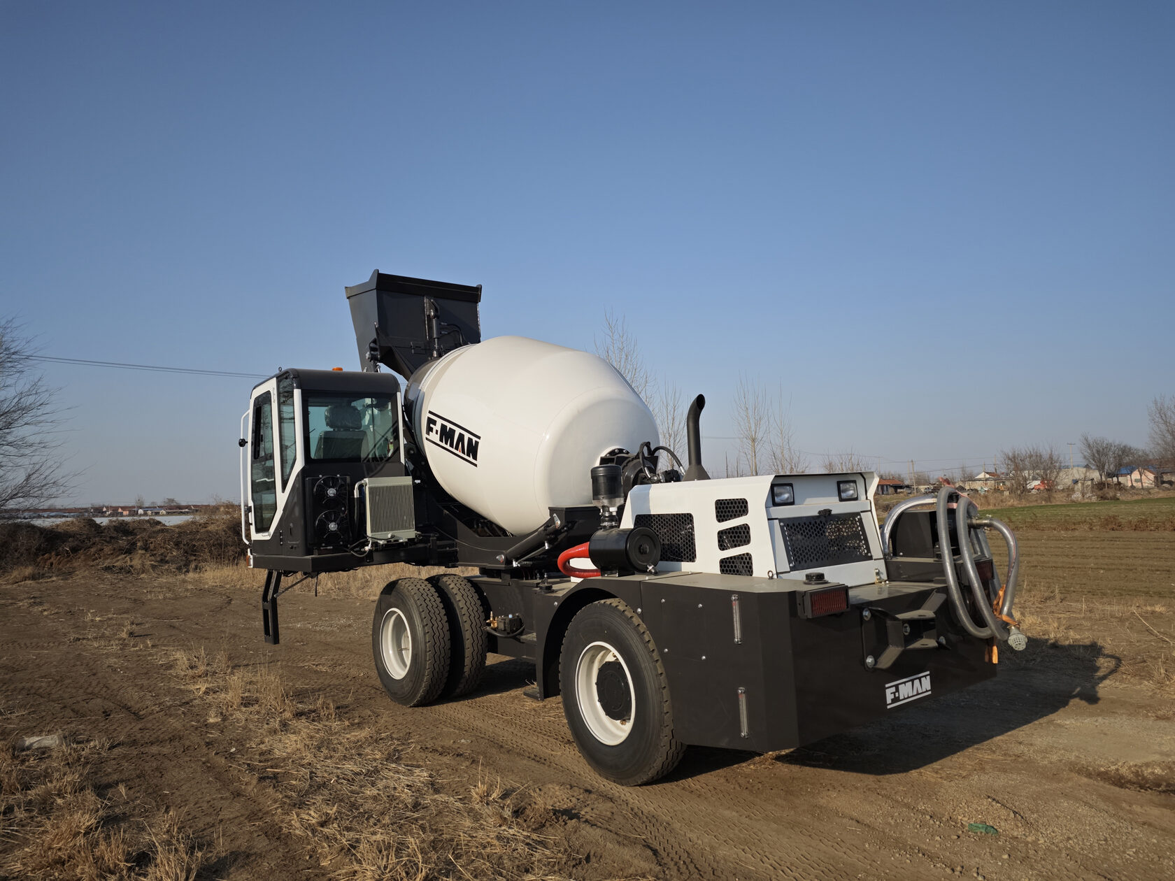 Самозагружающийся автобетоносмеситель FM530SLR