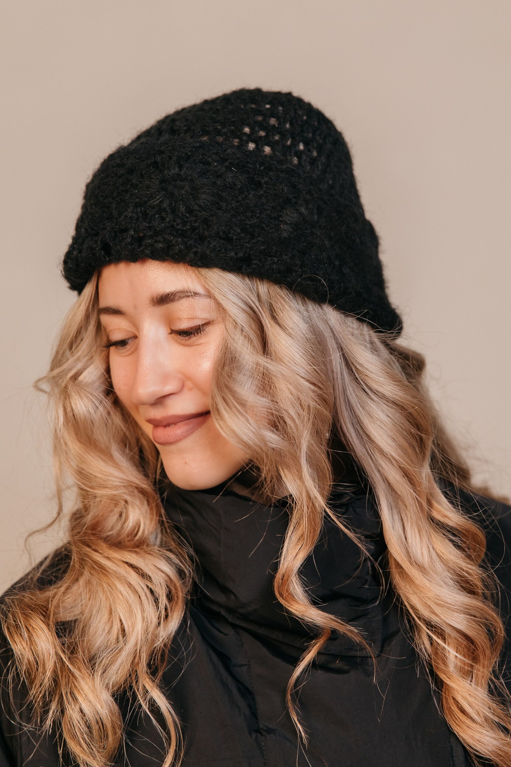 Вязаная шапка «Флора»